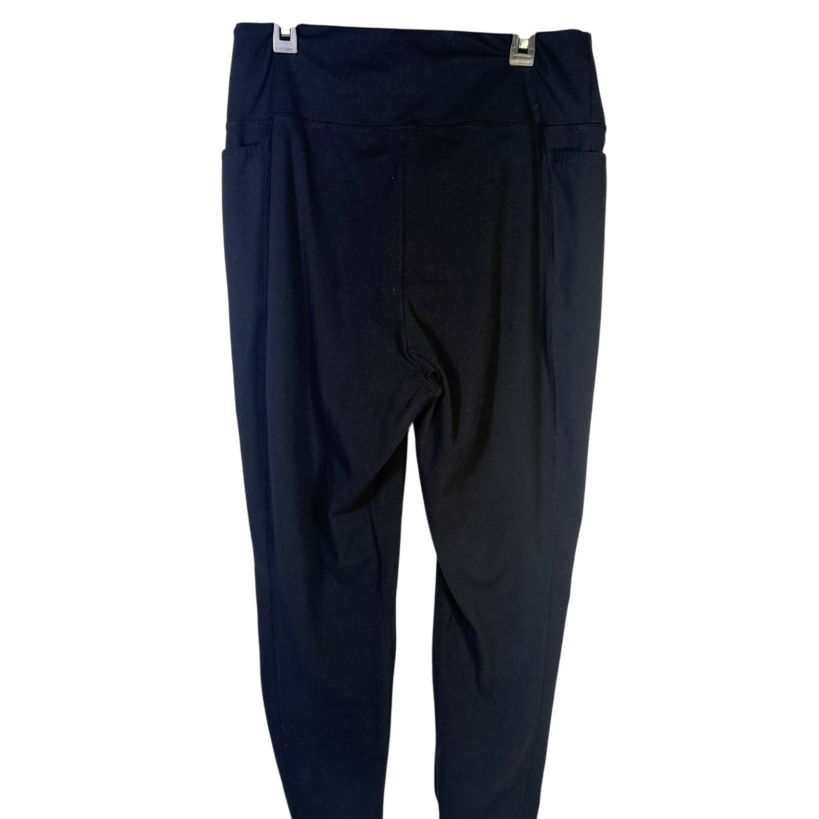 Black Gymshark women’s high-waisted side pocket leggings shown on model, featuring a stretchy fit and side pockets for activewear.
