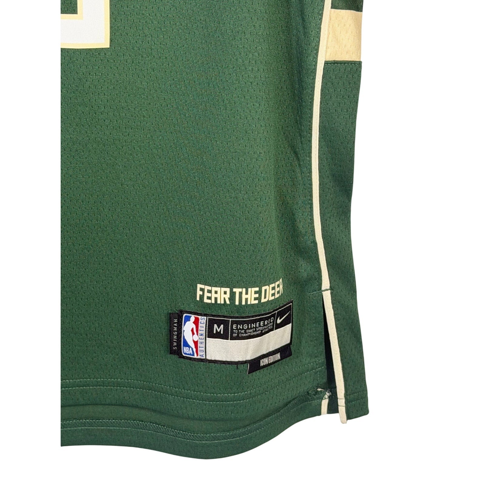 Nike Milwaukee Bucks Damian Lillard #0 youth swingman jersey in green, size M 10-12, featuring team and player details.