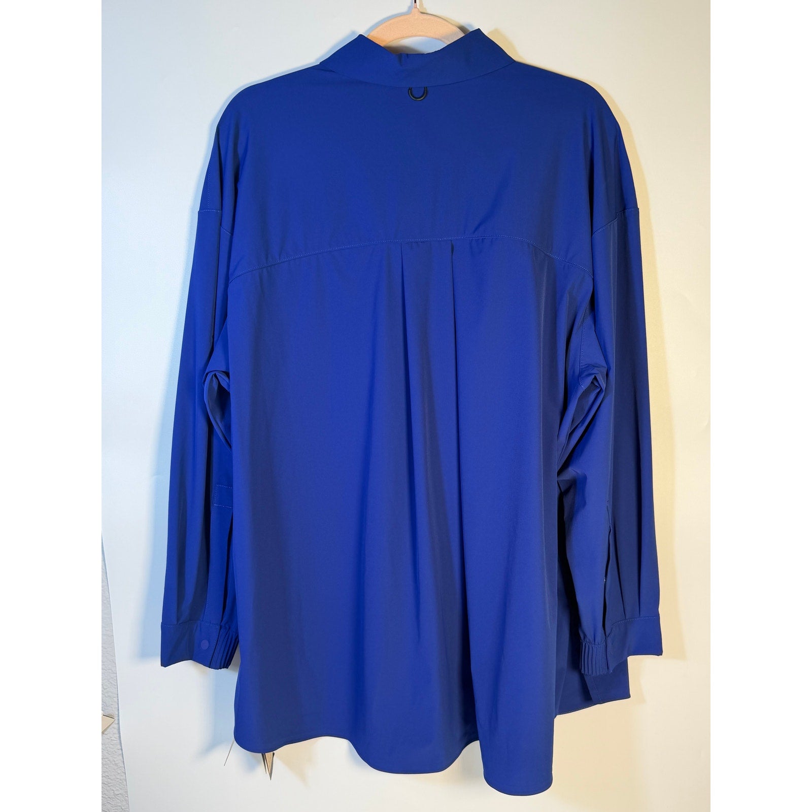 Nike 24.7 Women's Medium Blue Dri-FIT Training Button Front Shirt NWT HM8385-455