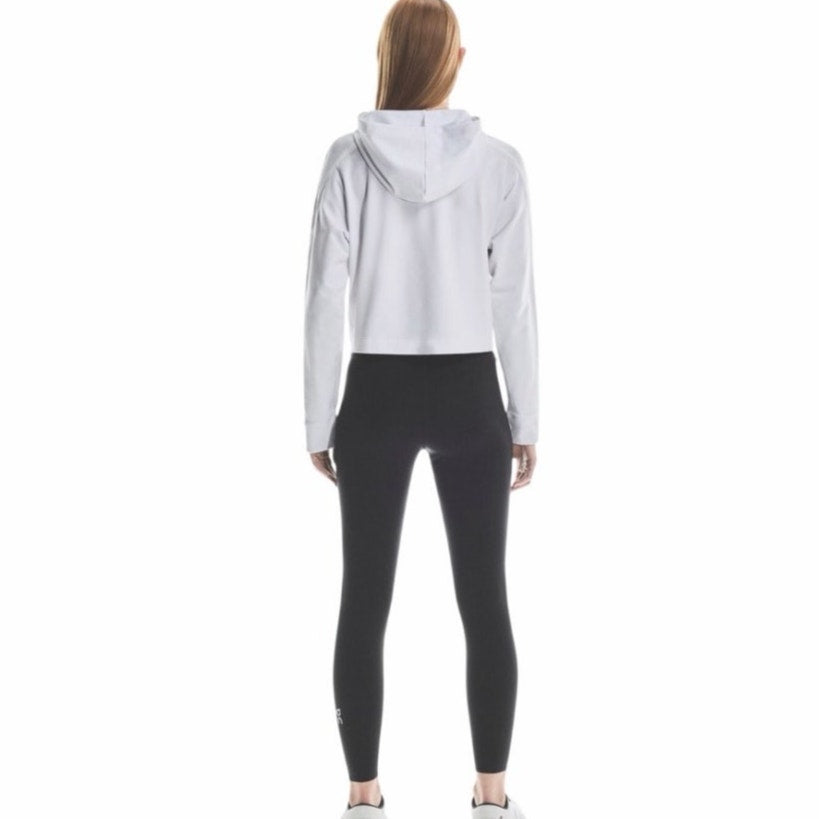Black On Women’s Train Tights 7/8 Leggings in size M, shown flat with elastic waistband and sleek athletic fit.