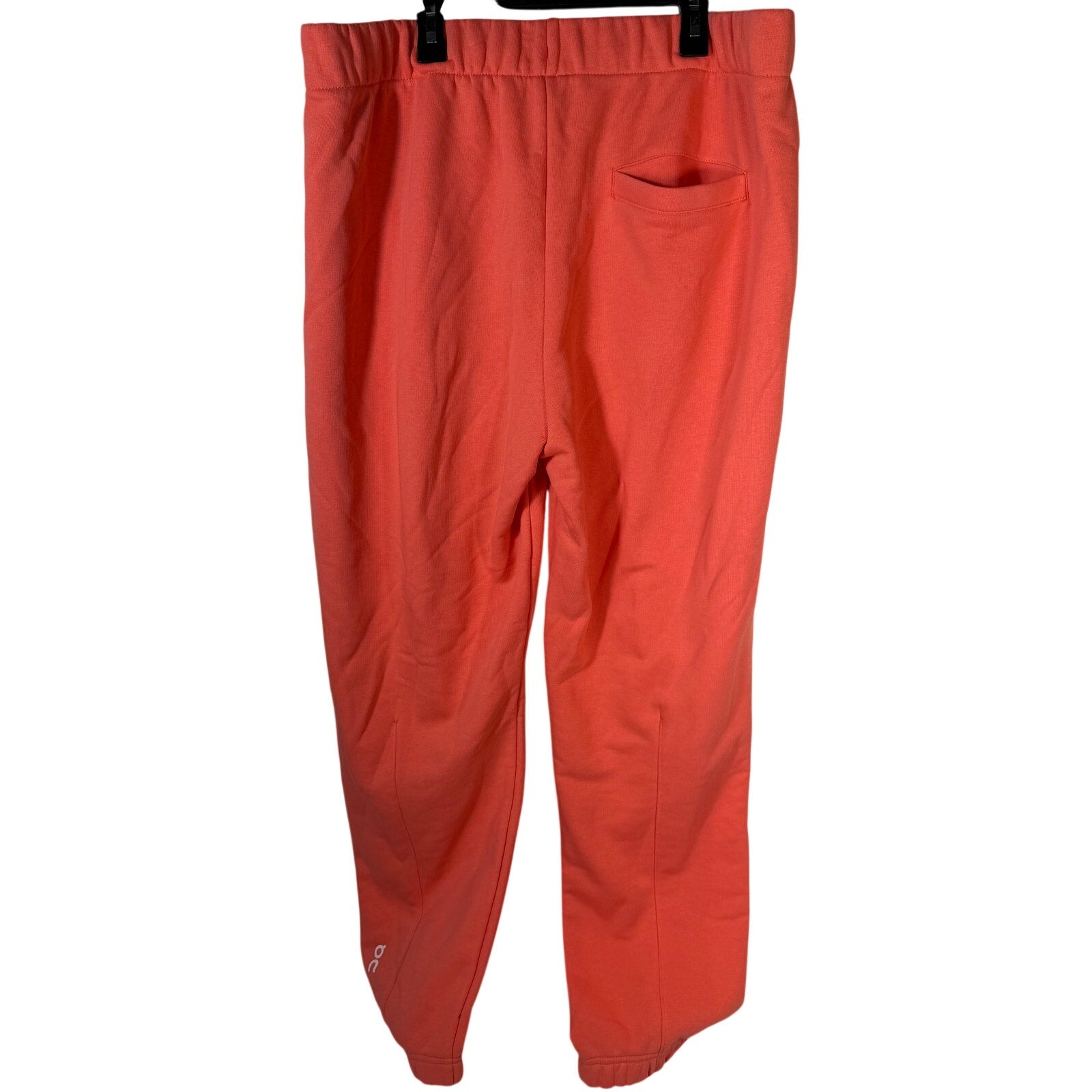 On Running women's coral orange ribbed jogger sweatpants in size XL, featuring a comfortable fit and casual style.