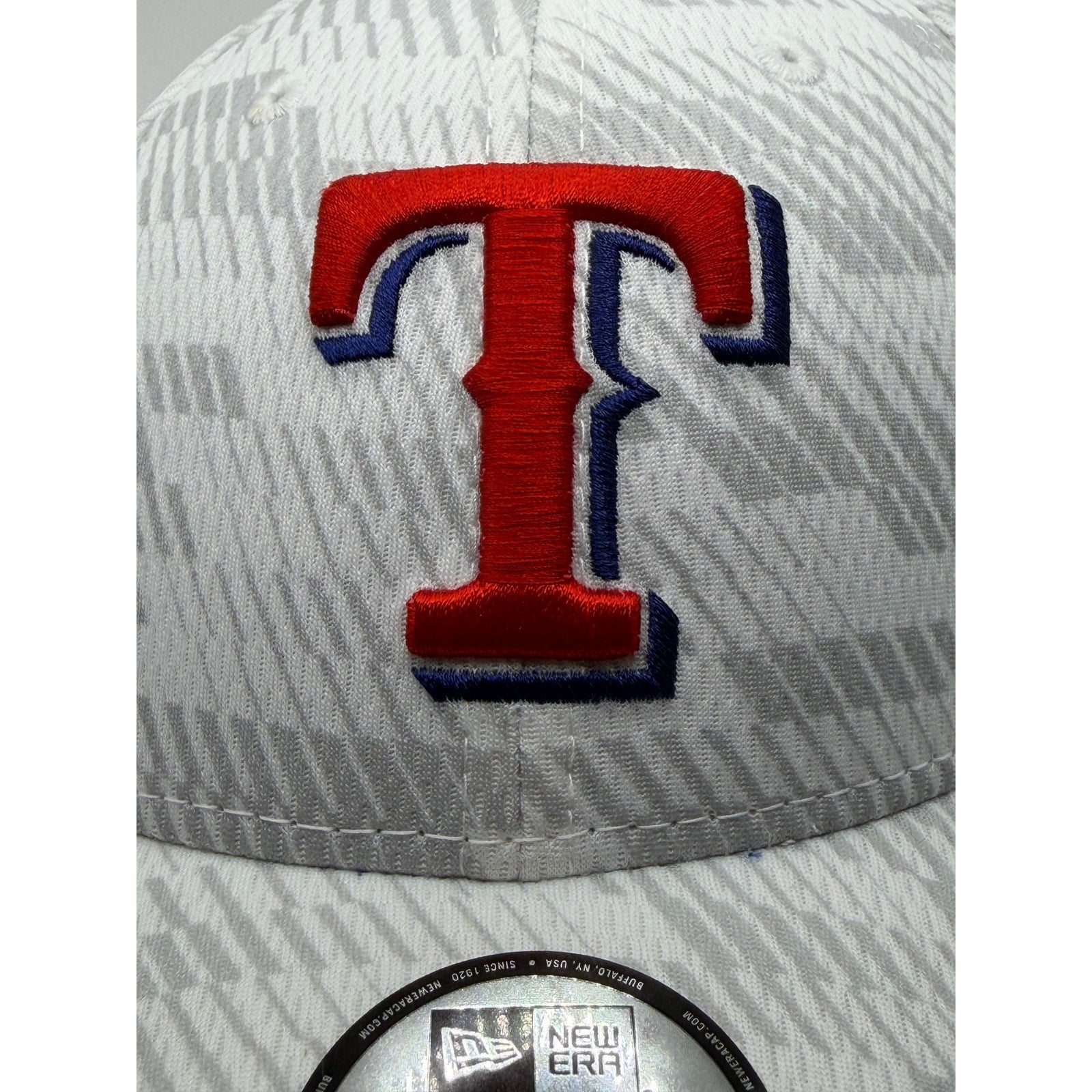 Texas Rangers MLB New Era 39THIRTY Youth Stretch Fit Hat White Gray NWT