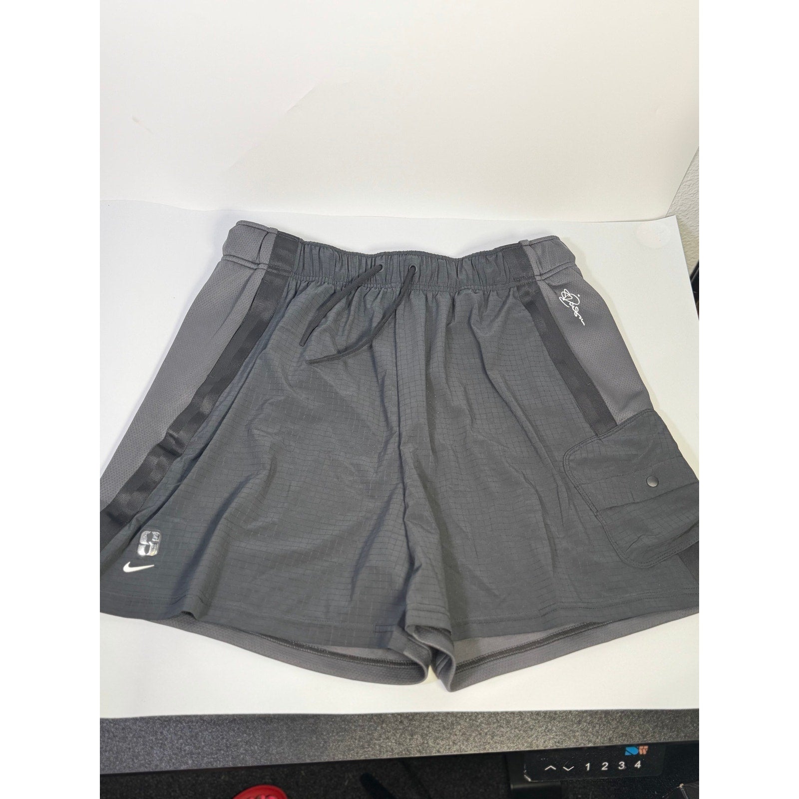 Nike ACG Death Bloom Women’s Cargo Shorts Black Size M NWT