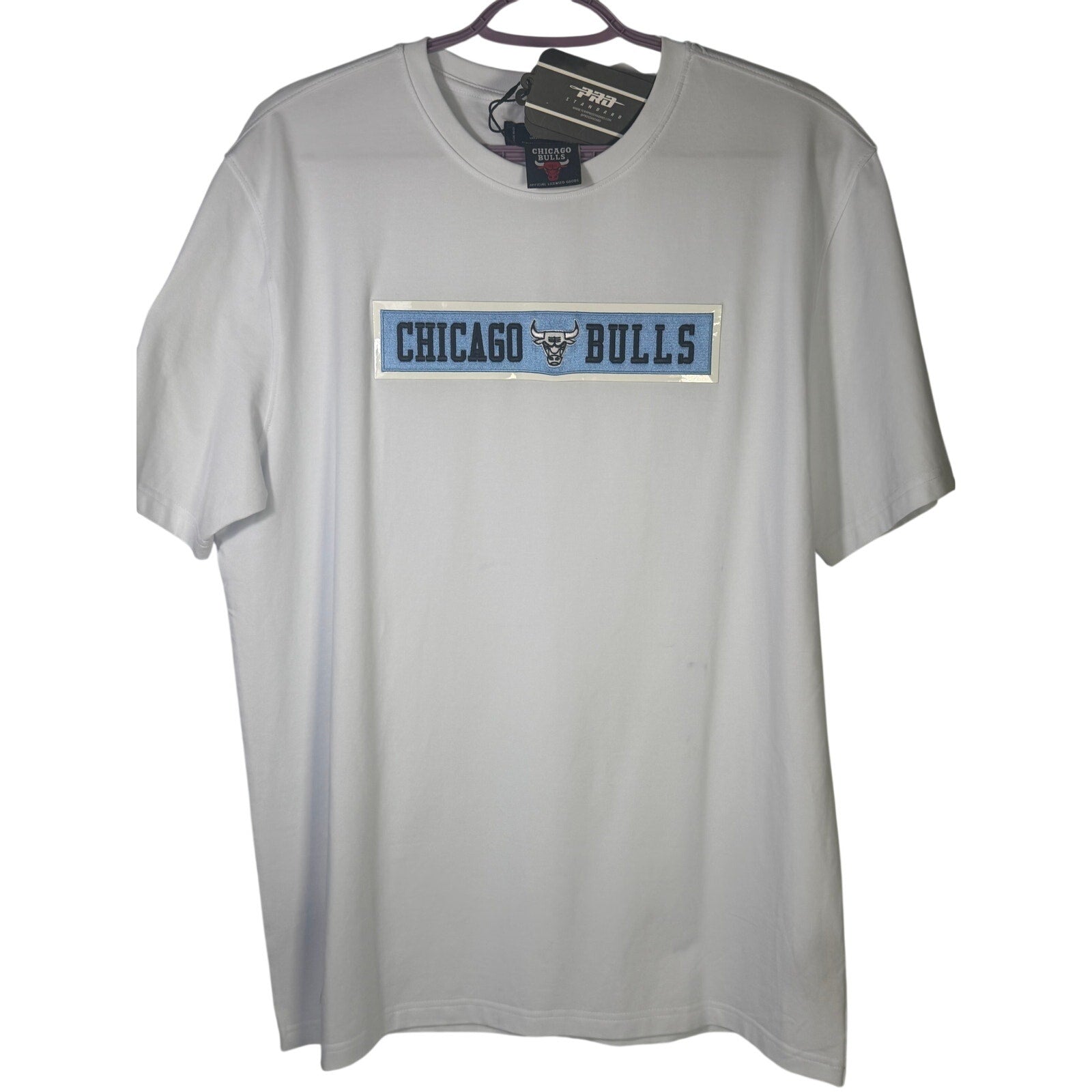 White NBA short sleeve t-shirt for men featuring Chicago Bulls logo, made by Pro Standard, with a comfortable fit.
